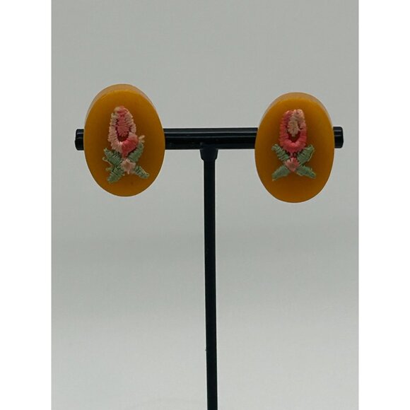 Bakelite Clip-On Earrings Butterscotch Pink & Green Embroidered Floral Vintage - Picture 4 of 16